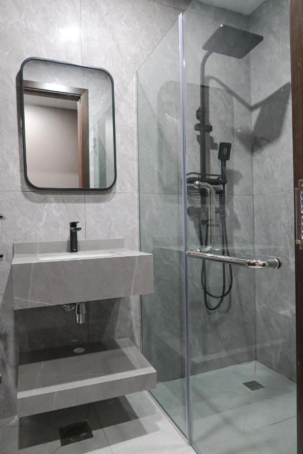 Recharge Studio Apartment & Suites Сингапур Екстериор снимка